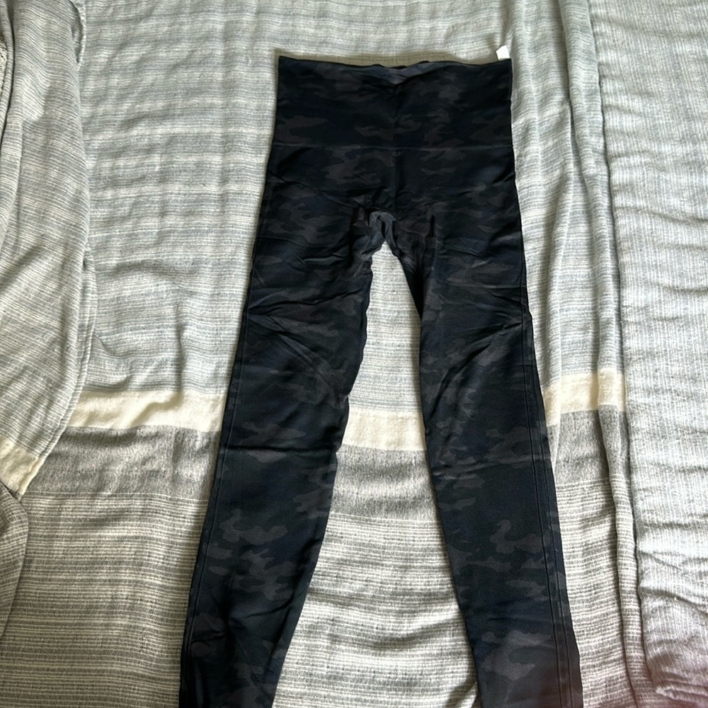 Spanx leggings in dark camo